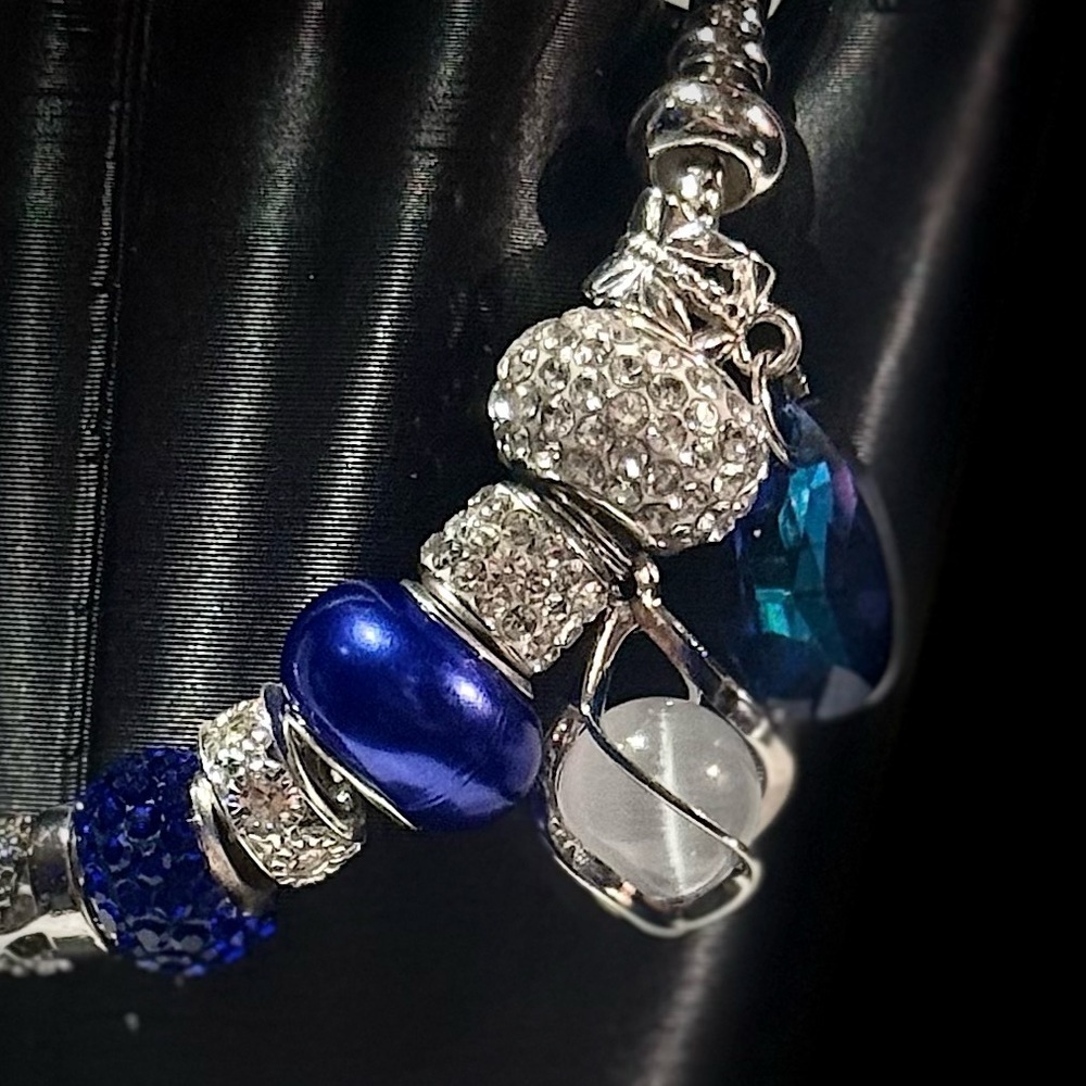 Elegant Silver and Blue Beaded Bracelet - Picture 4 of 6